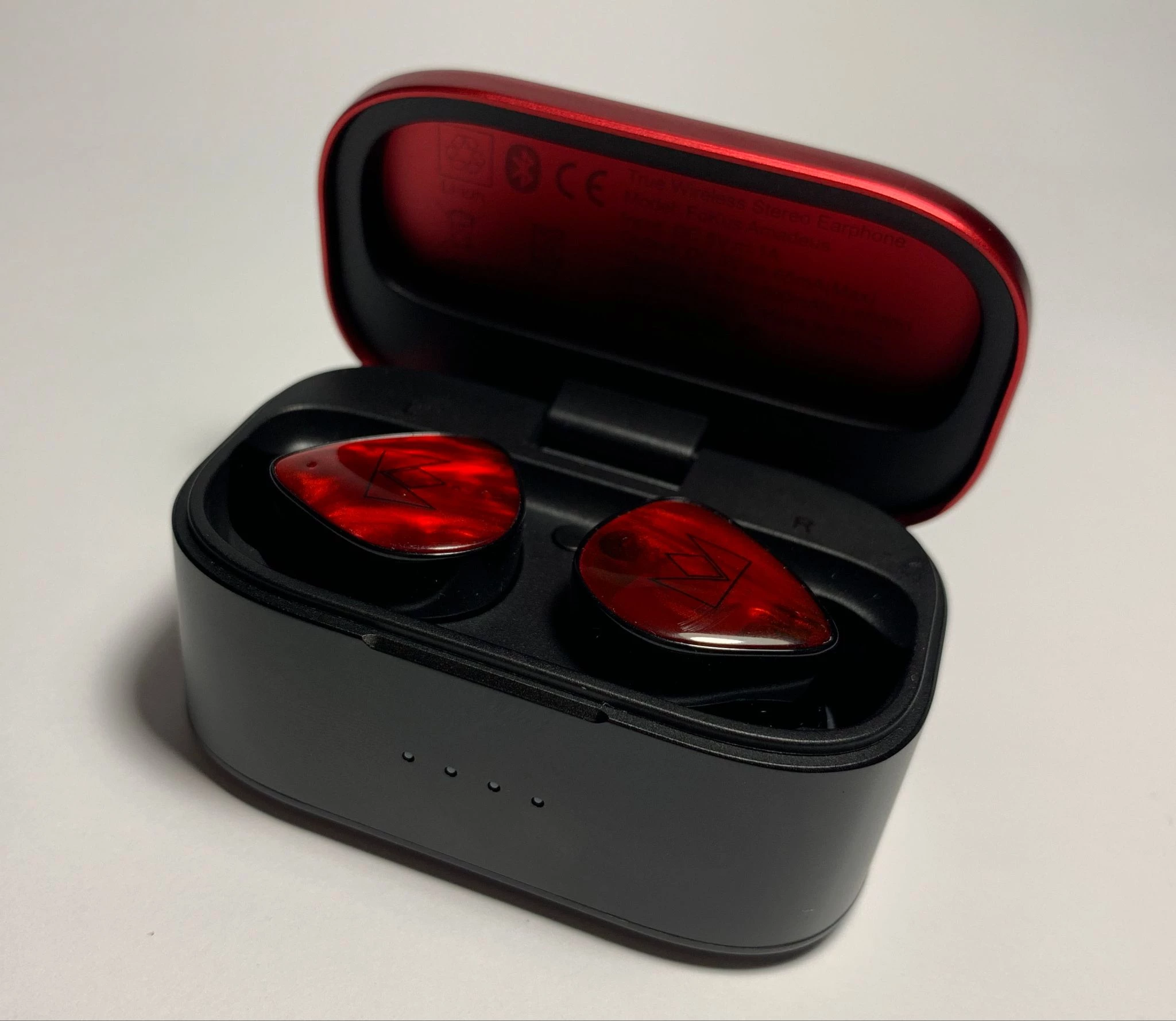 Обзор Noble Audio FoKus Amadeus. Музыкальная классика в красном