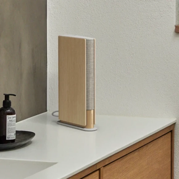 Акустика BANG & OLUFSEN - Beosound Emerge Gold Tone Alu/Light Oak