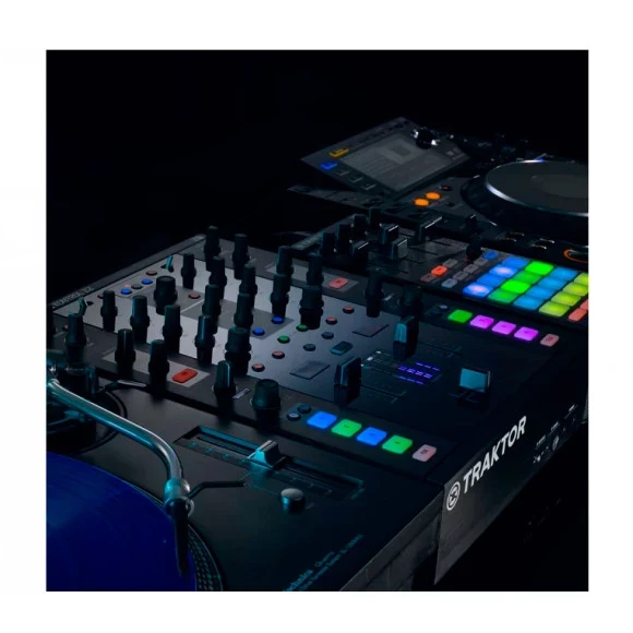 DJ-мікшер Native Instruments Traktor Kontrol Z2 - Soundmag