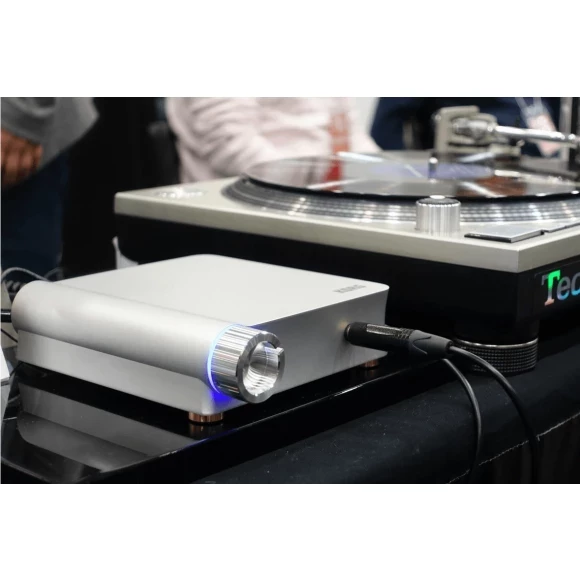 ЦАП и усилитель Korg DS-DAC-10R купить в # Soundmag # Киев