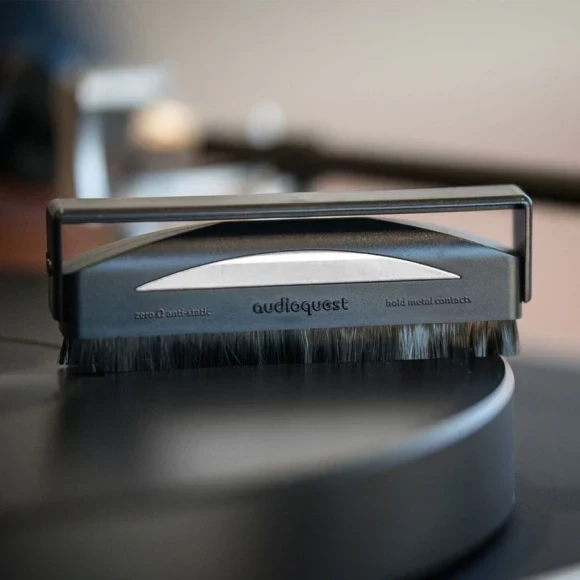 Антистатична щітка Audioquest Silver Anti-Static Record Brush